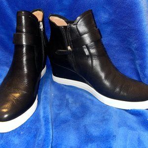 Ladies LINEA PAOLO Black Leather Wedge Bootie 7 1/2